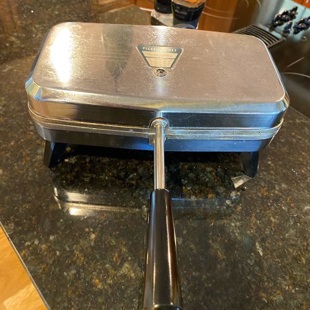 Vintage Vitantonio Pizzelle Chef Model 300 in GUC